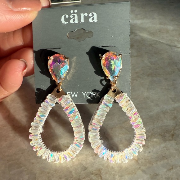 4/$25 teardrop earrings Cara - Picture 1 of 4